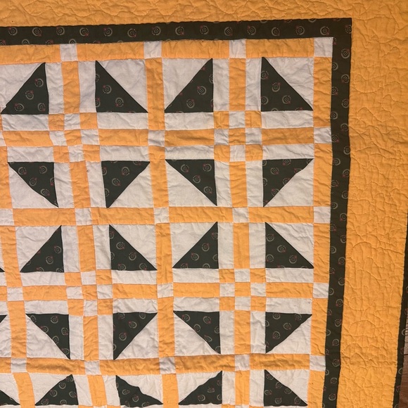 Handmade cotton patchwork quilt - Picture 3 of 4